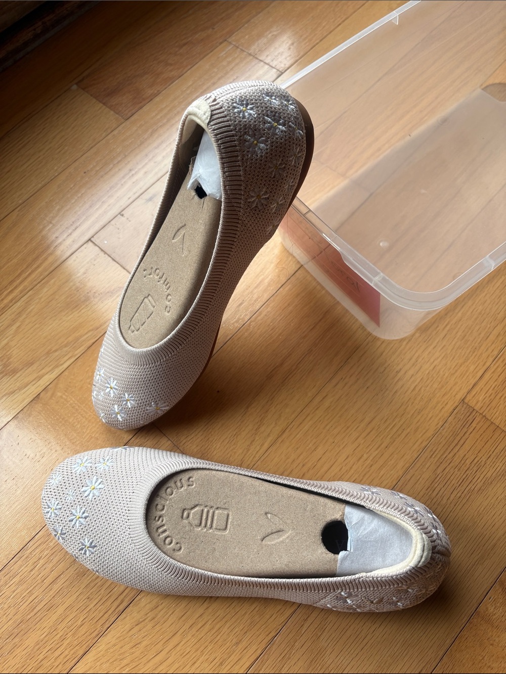 Comfort Vivaia Women's Cream Daisy Ballet Flats - worn once - Picture 2 of 6